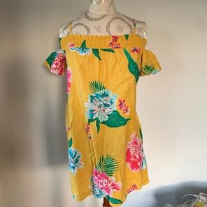 Adorable tropical dress.